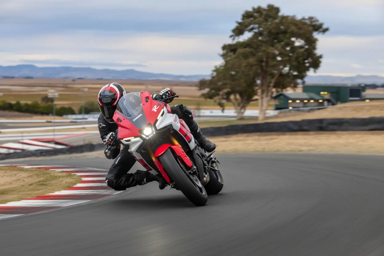 YZF-R3 70 Aniversario 2026 - Image 6