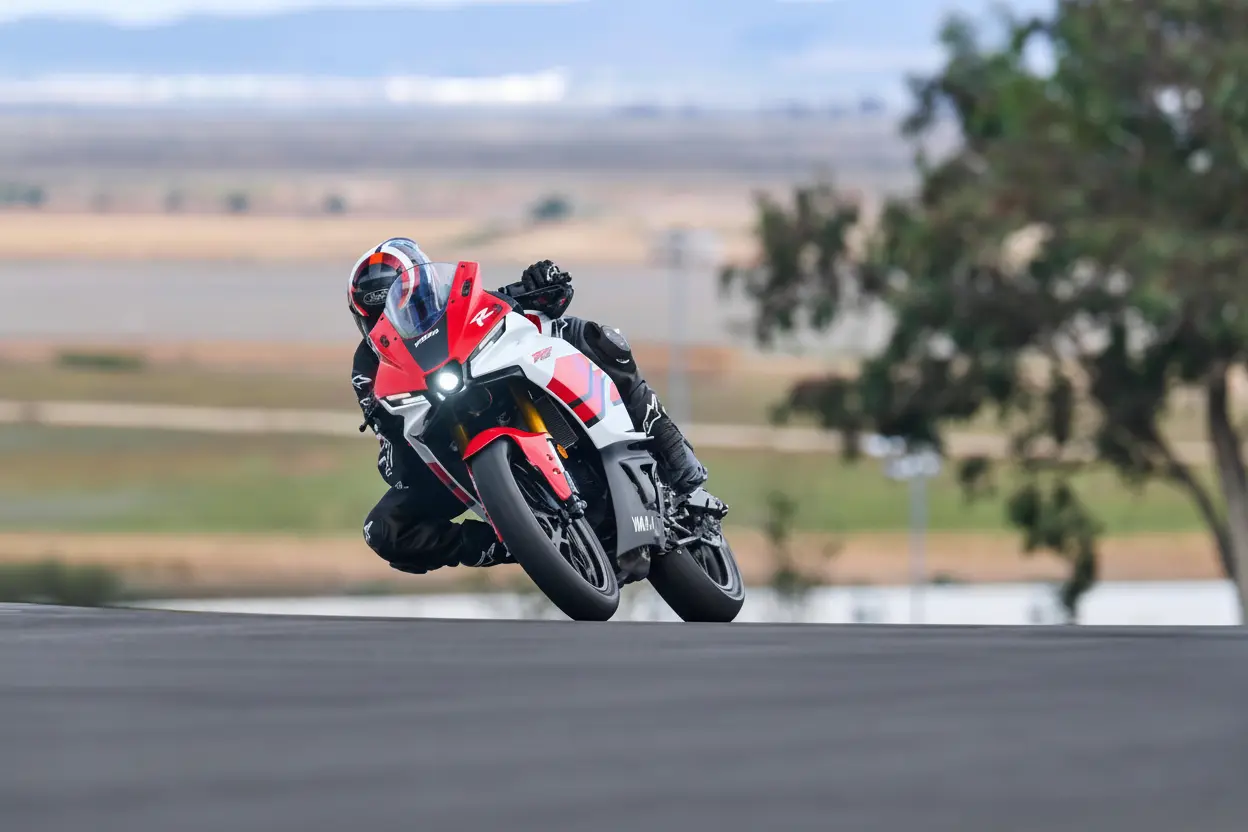 YZF-R3 70 Aniversario 2026 - Image 8